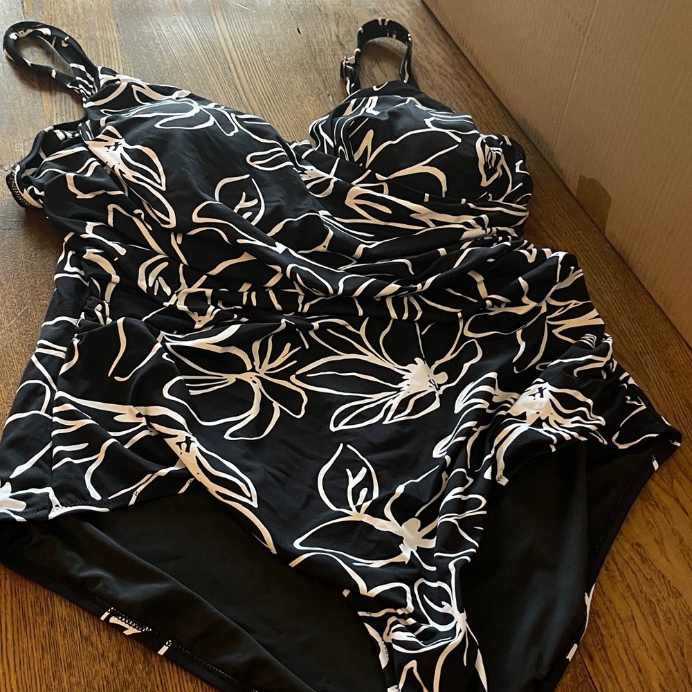 Black and White Floral Adjustable Straps Swimsuit NWOT